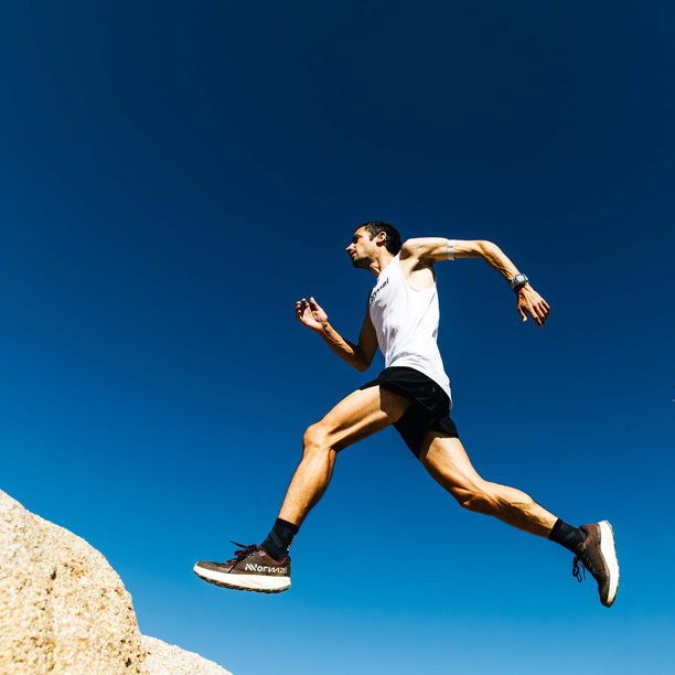 Sportovní hodinky COROS APEX 4 Silicone 42 mm